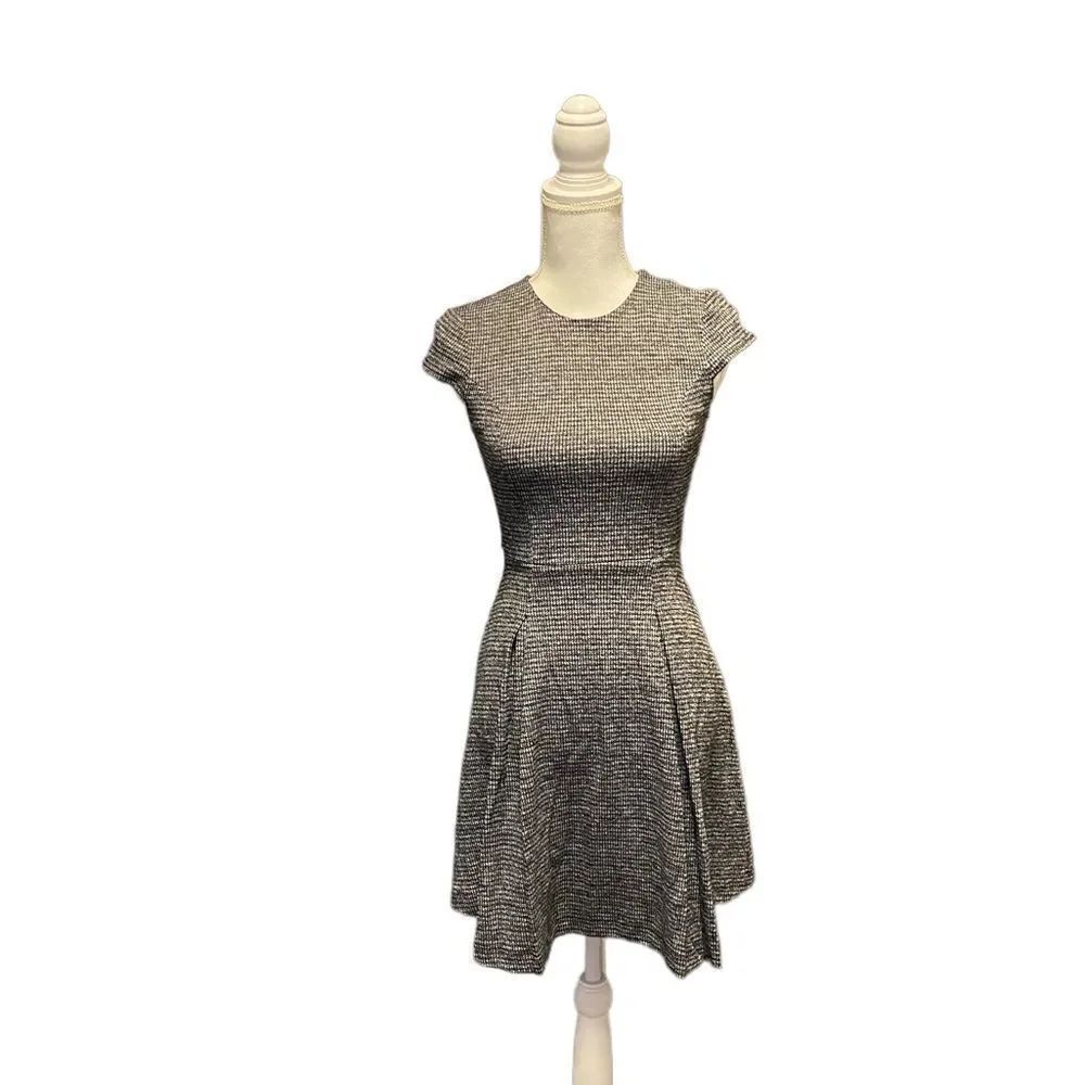 NWT H&M Black and White Short Sleeved Jacquard-Patterned Dress Women’s Size XS
